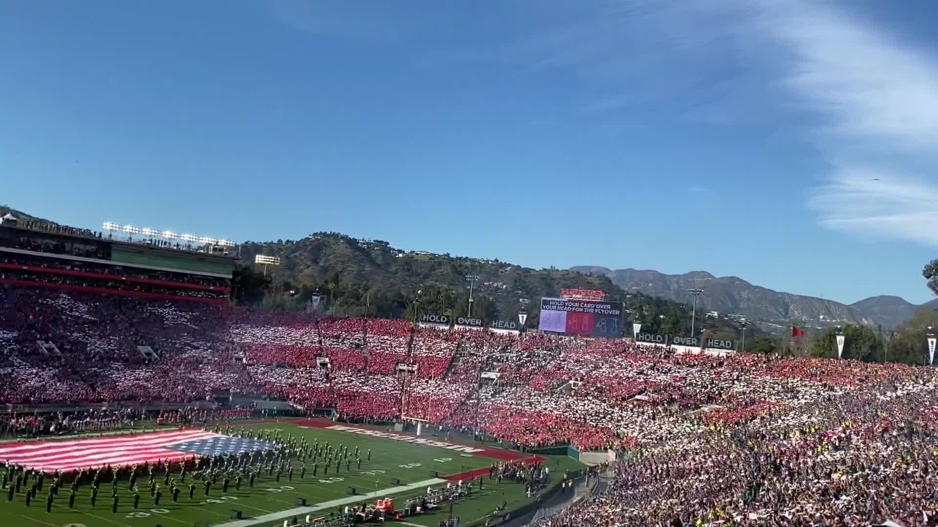 浓眉哥回归赛场，挺进下一轮首场状态亮眼，雄鹿观众沸腾！的简单介绍